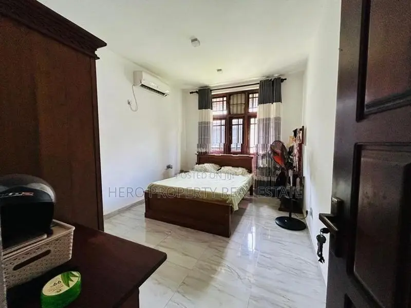 Modern House with 8 bedrooms and bathrooms for Rent in Pannipitiya