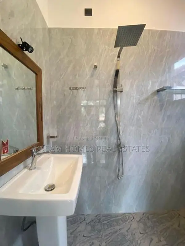 Fully Equipped 3-Storey House for Sale – Enderamulla