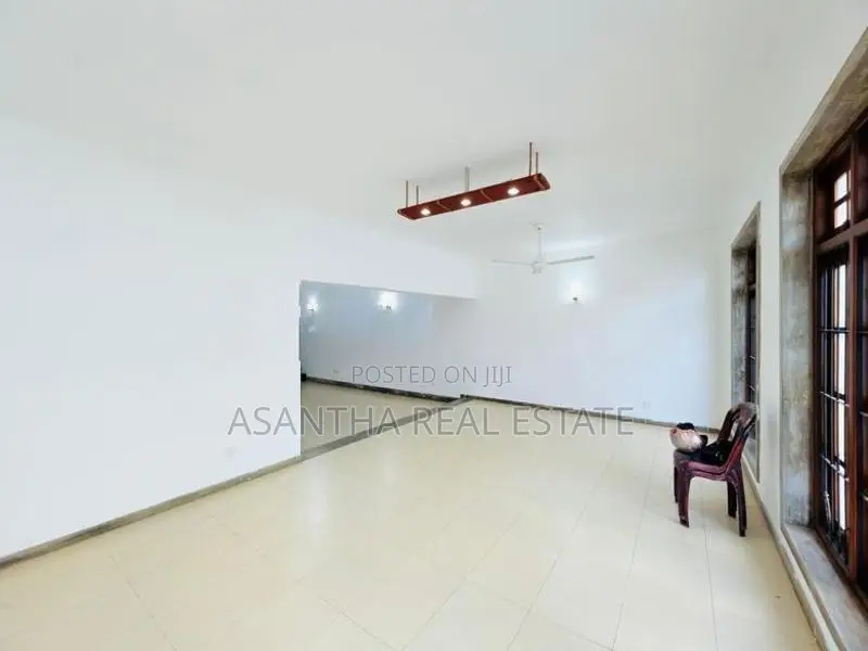 (AF102) 03 Story Luxury house At Mount Lavinea