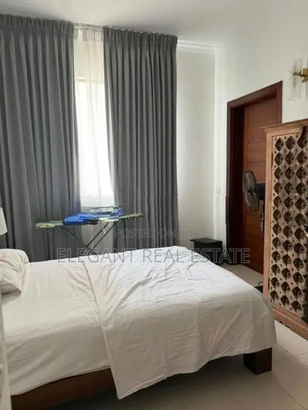 Empire - 03 Bedroom Furnished Apartment for Sale in Colombo 02 (A5701)
