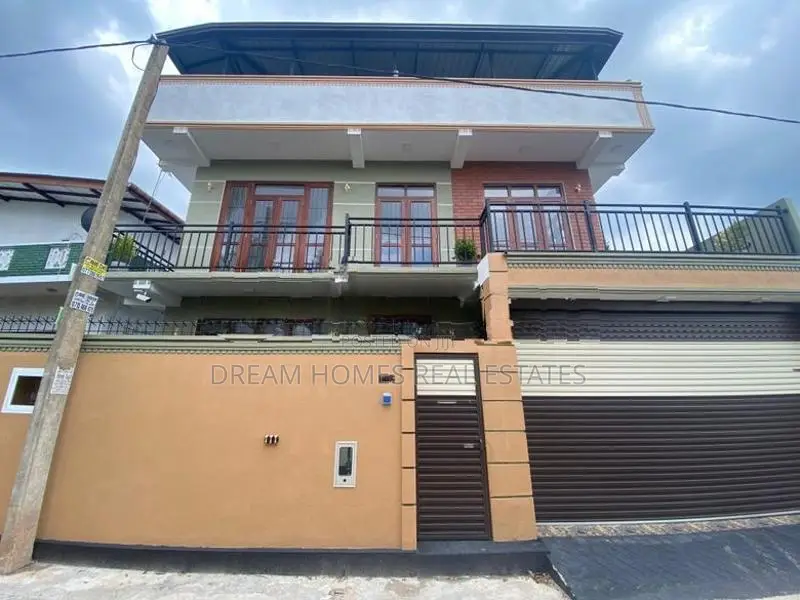 Fully Equipped 3-Storey House for Sale – Enderamulla
