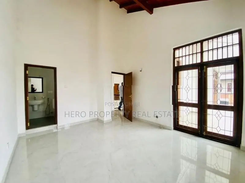 HCS069 - Modern Luxury House for Sale in Boralesgamuwa