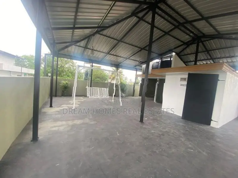 Fully Equipped 3-Storey House for Sale – Enderamulla