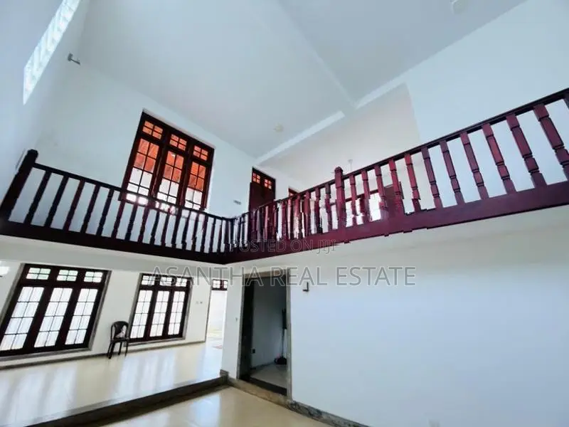 (AF102) 03 Story Luxury house At Mount Lavinea