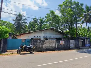 හොරණ - මීපේ (315 පාරට මුහුණලා) වටිනා ඉඩමක් සහ නිවසක් විකිණීමට