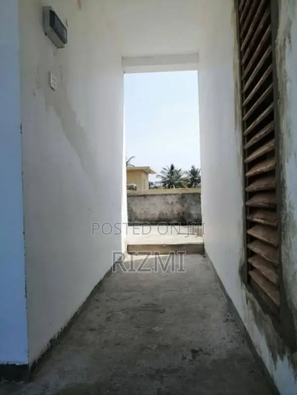 3 storey separate 2 unit house for rent in dehiwala attidia
