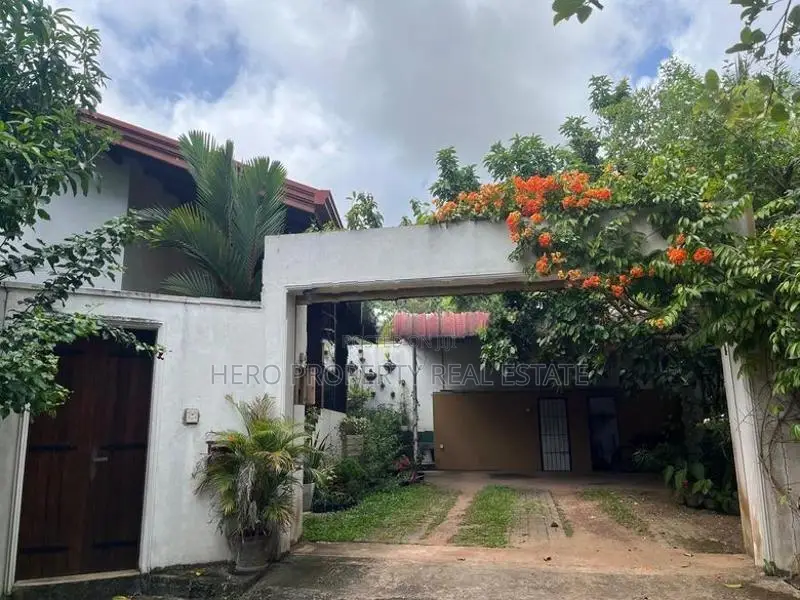 HMS057 Elegant House for Sale in Piliyandala