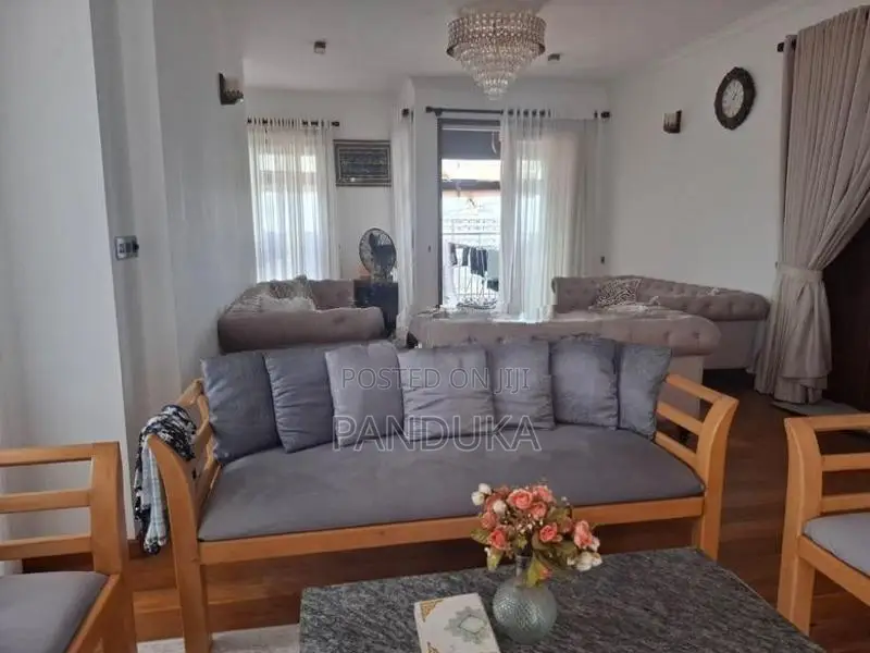 5 bedrooms penthouse apartment for rent in Colombo 4