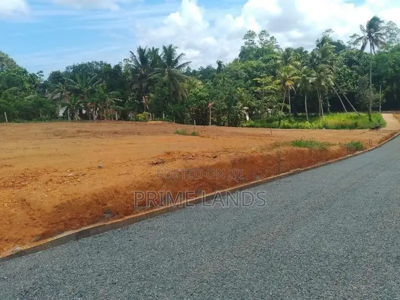 අලුත්වල නගරයට ආසන්නව බිම් කොටස්