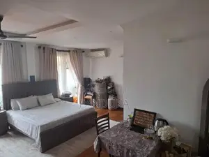 5 bedrooms penthouse apartment for rent in Colombo 4