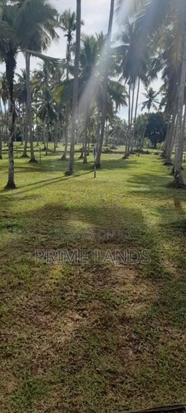 ගම්පහ මිරිස්වත්ත කොළඹපාරෙන් බිම්කොටස්