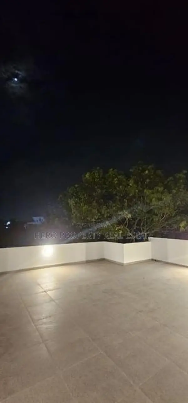 Modern brand new swimming pool with house for sale in piliyandala town
