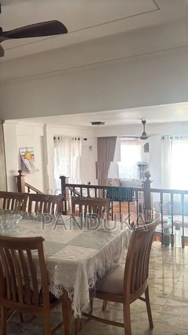 5 bedrooms penthouse apartment for rent in Colombo 4