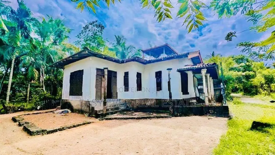 පාදුක්ක නගරයෙන් අංගසම්පූර්ණ නිවසක් / KK 15073