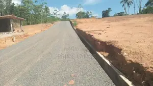 අලුත්වල නගරයට ආසන්නව බිම් කොටස්