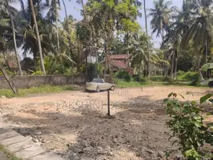 අහුන්ගල්ල – ගාලු පාර අයිනේ වටිනා ඉඩමක් විකිණීමට