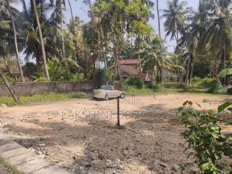 අහුන්ගල්ල – ගාලු පාර අයිනේ වටිනා ඉඩමක් විකිණීමට