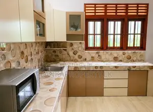 House For Sale in Ambaraluwa, Weliweriya