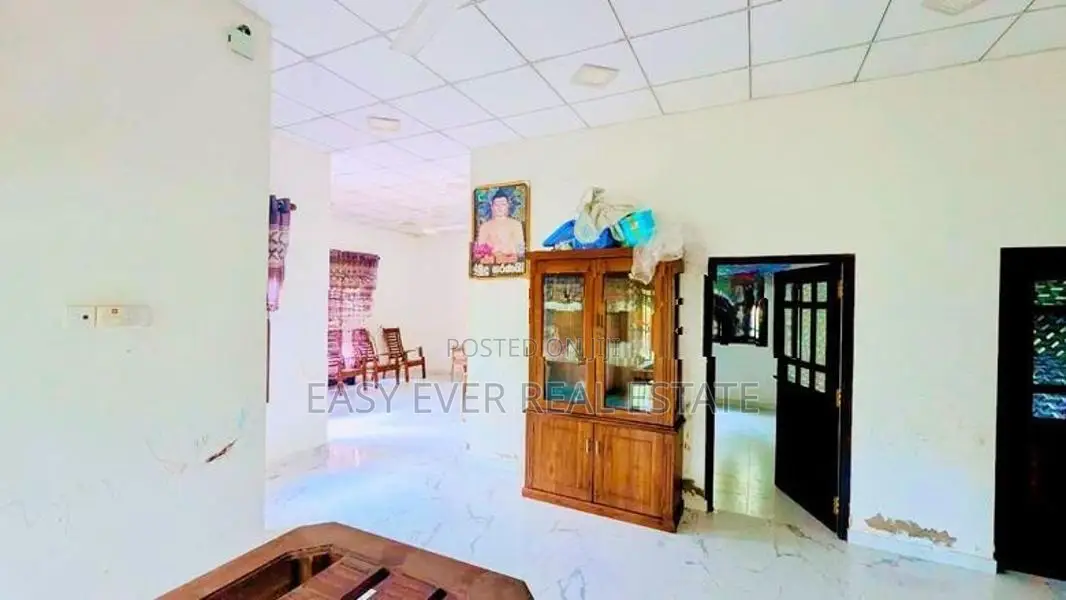 පාදුක්ක නගරයෙන් අංගසම්පූර්ණ නිවසක් / KK 15073