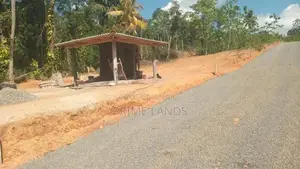 අලුත්වල නගරයට ආසන්නව බිම් කොටස්