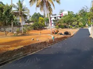 ගාල්ල බද්දෙගම පුධාන පාරට මුහුණලා බිම් කොටස්