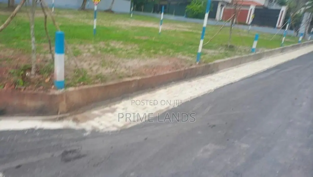 කටුනායක මීගමුව පාරට මීටර් 50යි බිම්කොටස්