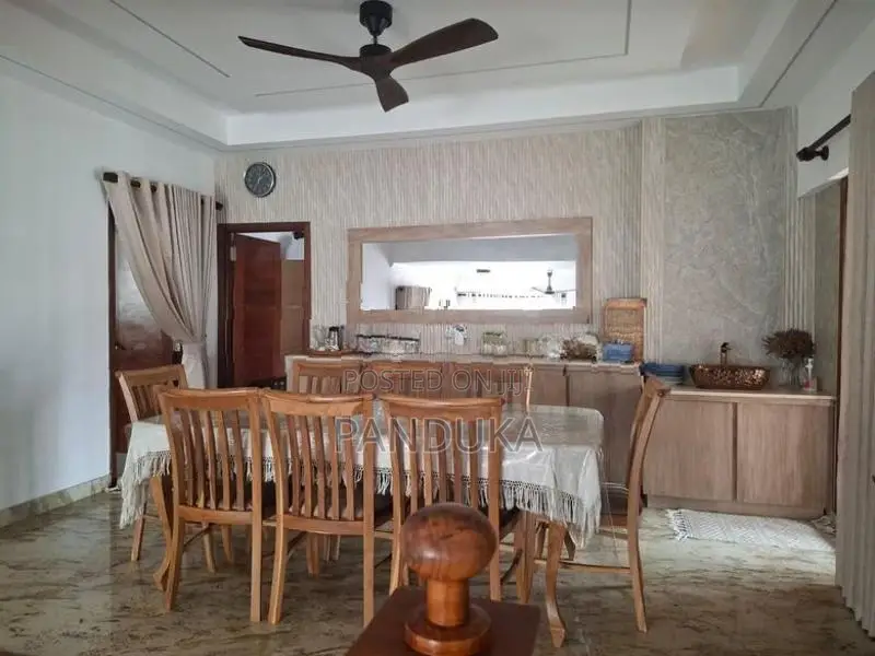 5 bedrooms penthouse apartment for rent in Colombo 4
