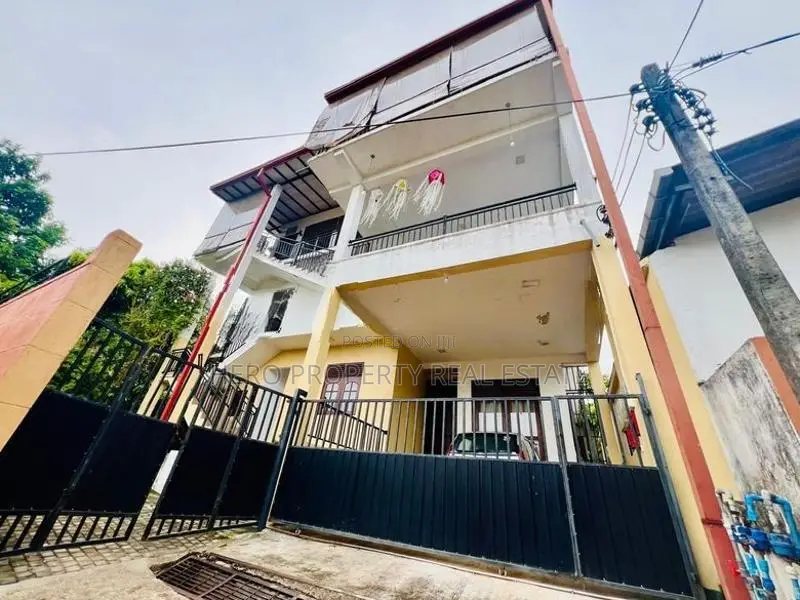Upstairs House for Rent in Kottawa