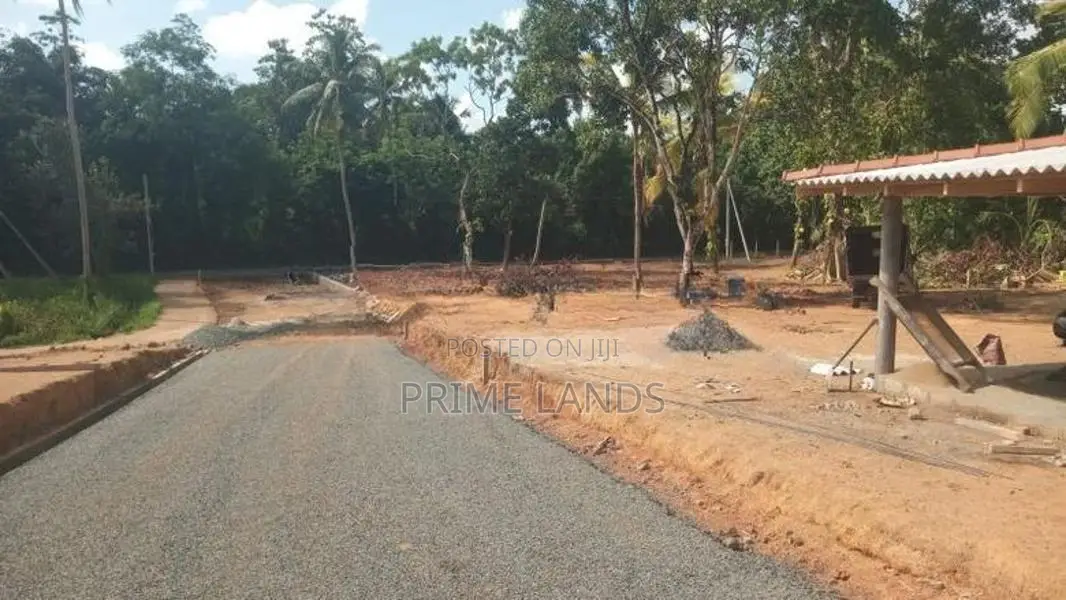 අලුත්වල නගරයට ආසන්නව බිම් කොටස්