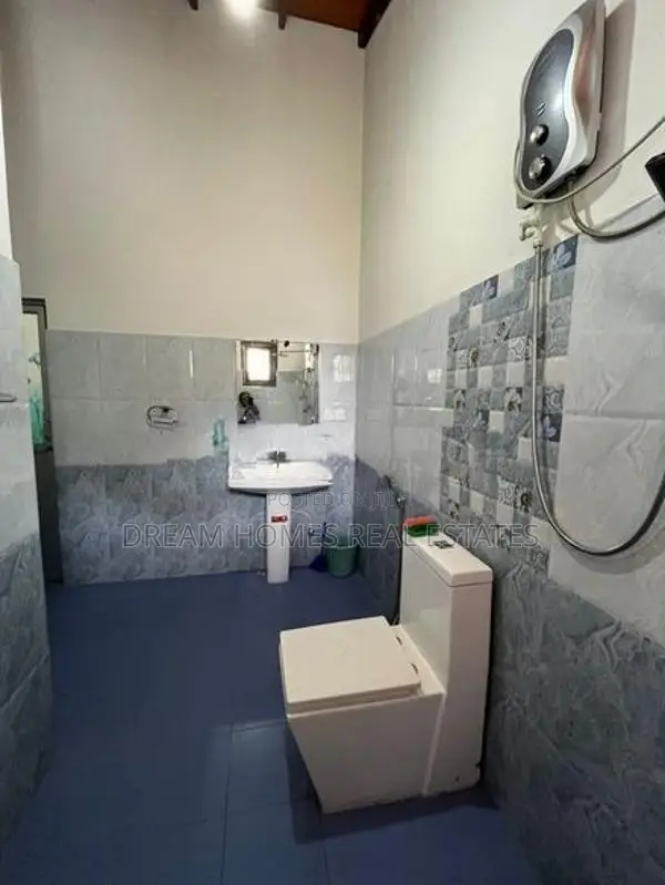 Spacious 5-Bedroom Modern House – Asiri Place, Kadawatha