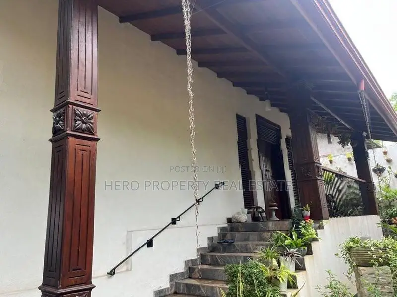 HMS057 Elegant House for Sale in Piliyandala