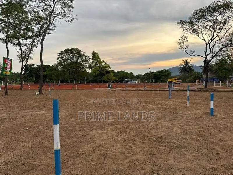 මරදන්කඩවල නගරයෙන් සින්නක්කර බිම්කොටසක් විකිණීමට