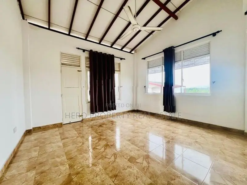 Upstairs House for Rent in Kottawa