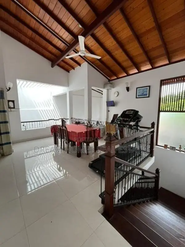 Spacious 5-Bedroom Modern House – Asiri Place, Kadawatha