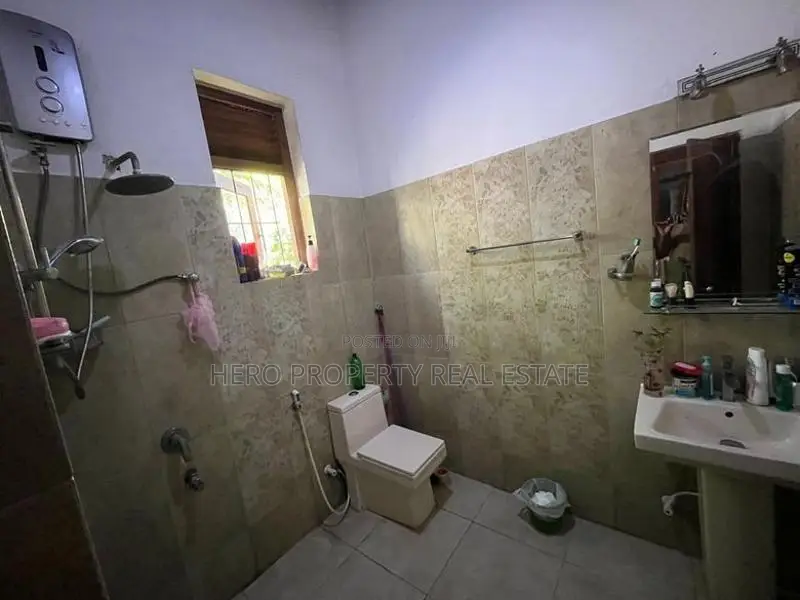 HMS057 Elegant House for Sale in Piliyandala