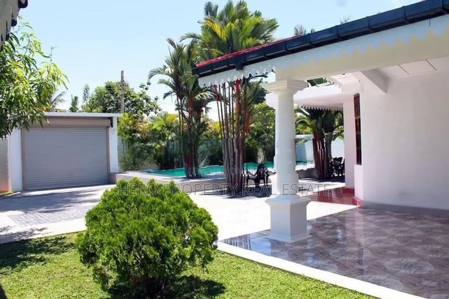 Elegant Fully Furnished Villa Type House for Rent in Daluwakotuwa