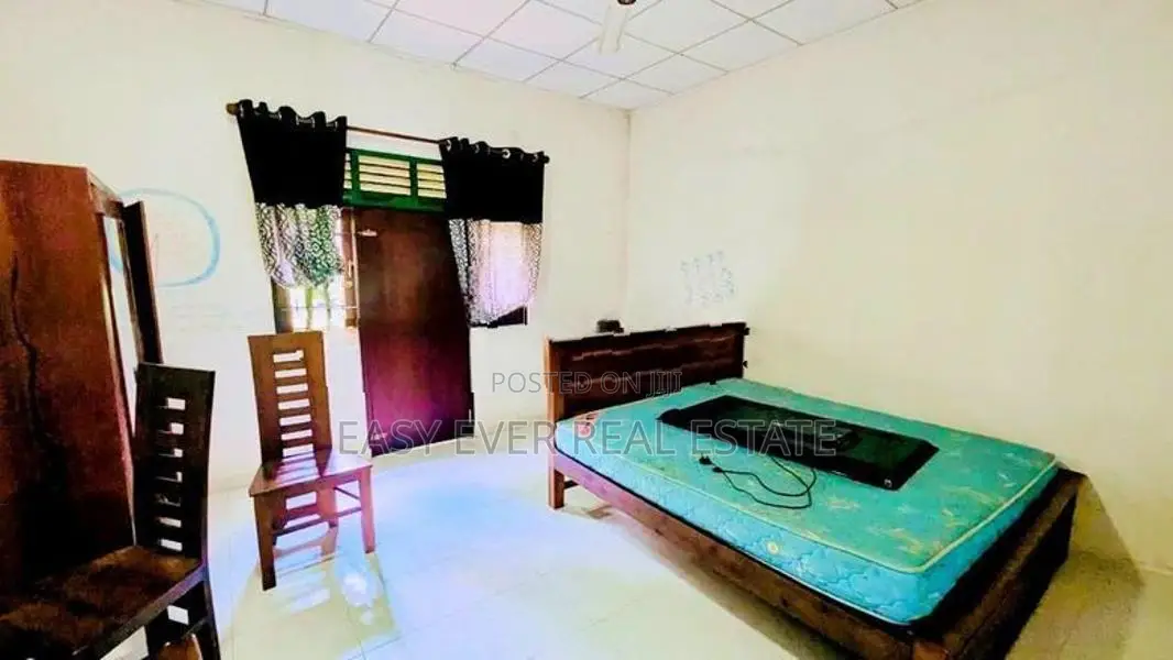 පාදුක්ක නගරයෙන් අංගසම්පූර්ණ නිවසක් / KK 15073