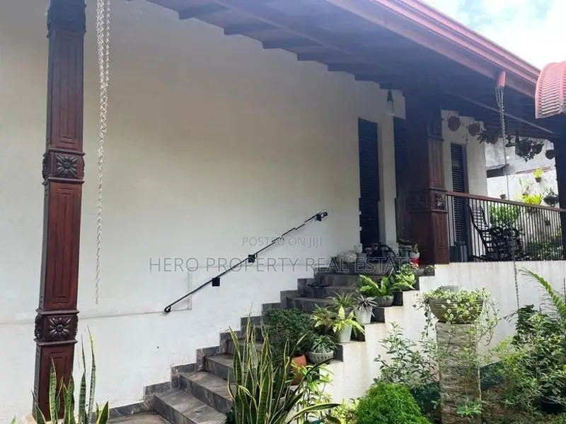 HMS057 Elegant House for Sale in Piliyandala