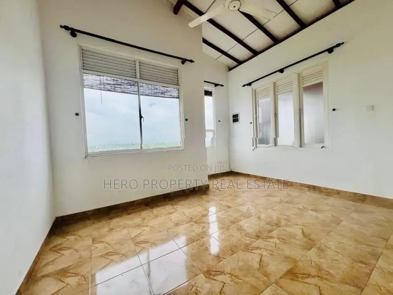 Upstairs House for Rent in Kottawa