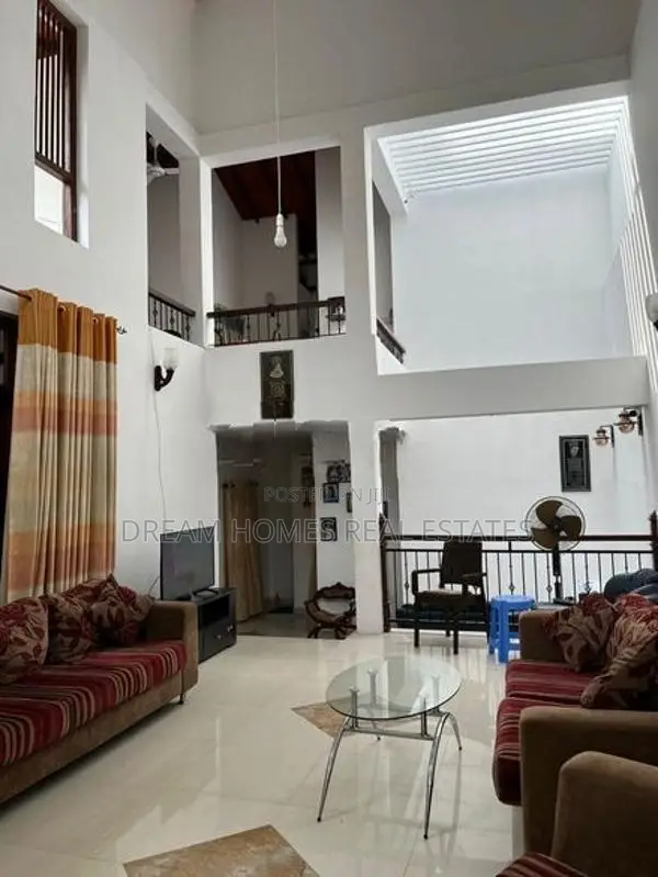 Spacious 5-Bedroom Modern House – Asiri Place, Kadawatha