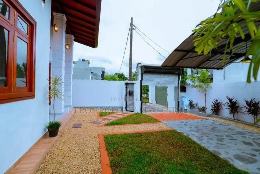 Luxury Modern Two Story House for Sale in Piliyandala