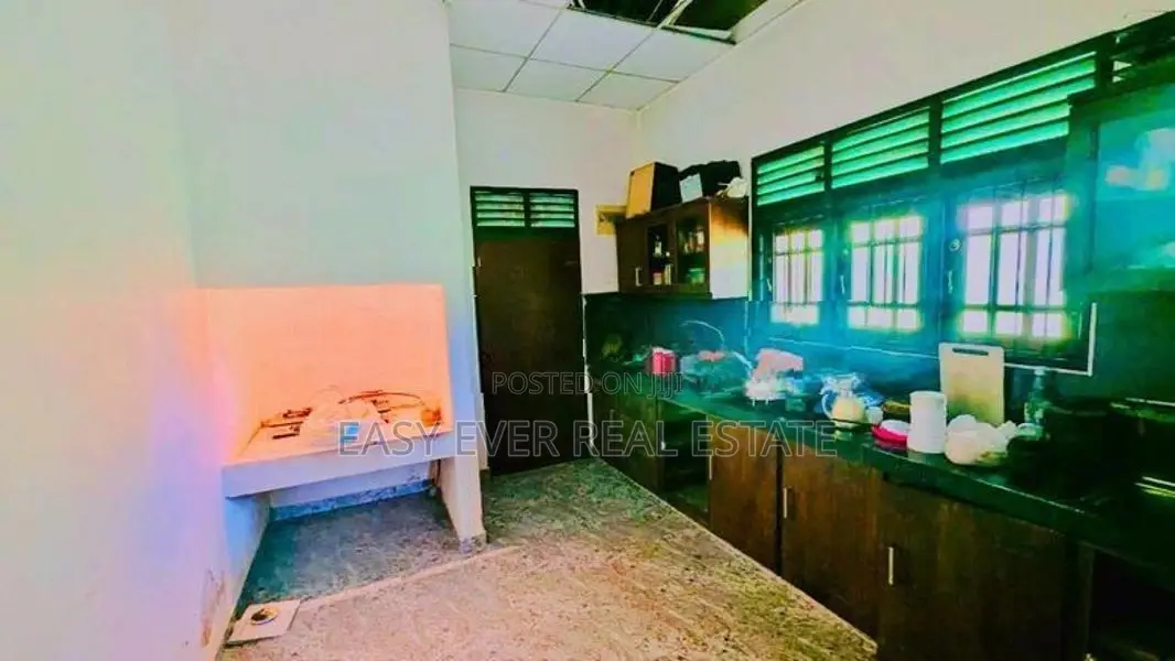 පාදුක්ක නගරයෙන් අංගසම්පූර්ණ නිවසක් / KK 15073