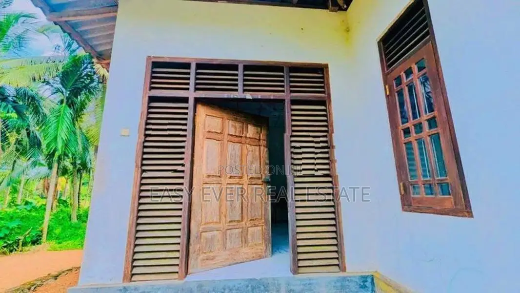 පාදුක්ක නගරයෙන් අංගසම්පූර්ණ නිවසක් / KK 15073