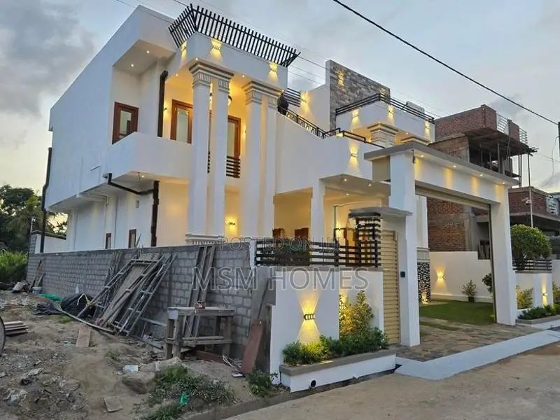සුඛෝපභෝගි අංගසම්පූර්ණ තෙමහල් නිවස විකිණීමට කදිරාණ තිඹිරිගස්කටුවම මීගමු