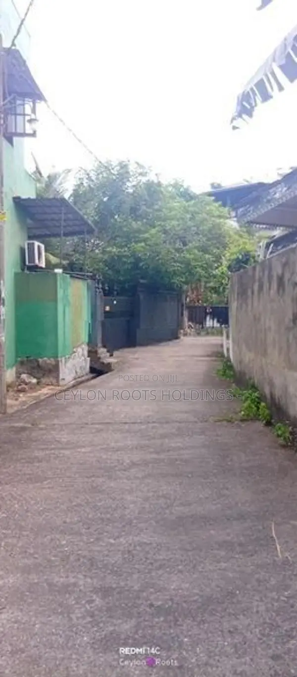 Three Story Building for Rent in Mirihana, Large Vehicles Cannot Enter