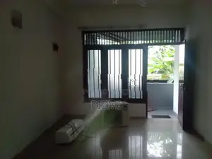 first floor 3BR house for rent in dehiwala sudarsana rd off hill stree