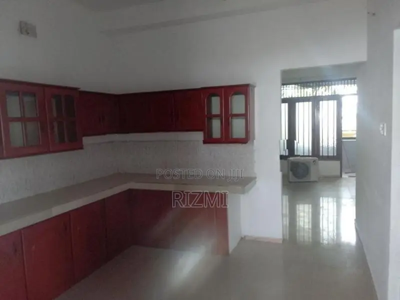first floor 3BR house for rent in dehiwala sudarsana rd off hill stree