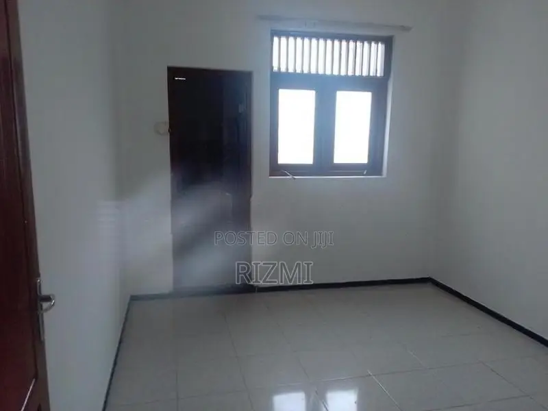 first floor 3BR house for rent in dehiwala sudarsana rd off hill stree