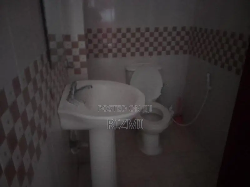 first floor 3BR house for rent in dehiwala sudarsana rd off hill stree