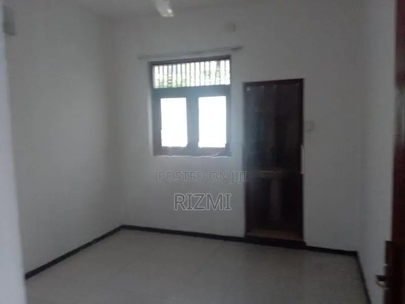 first floor 3BR house for rent in dehiwala sudarsana rd off hill stree